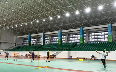 在體育照明廠家?選購照明設(shè)備時要遵循哪些原則？